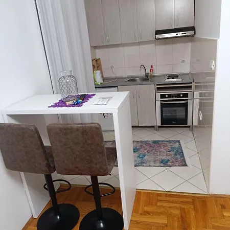 Nikola Appartement *